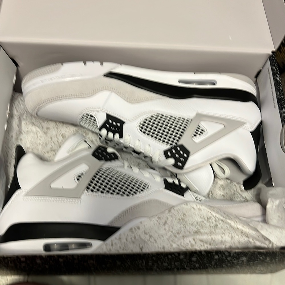 Jordan 4 Military black